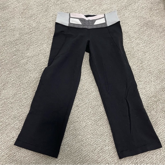 3/$20 Lululemon crop black legging - Picture 3 of 7